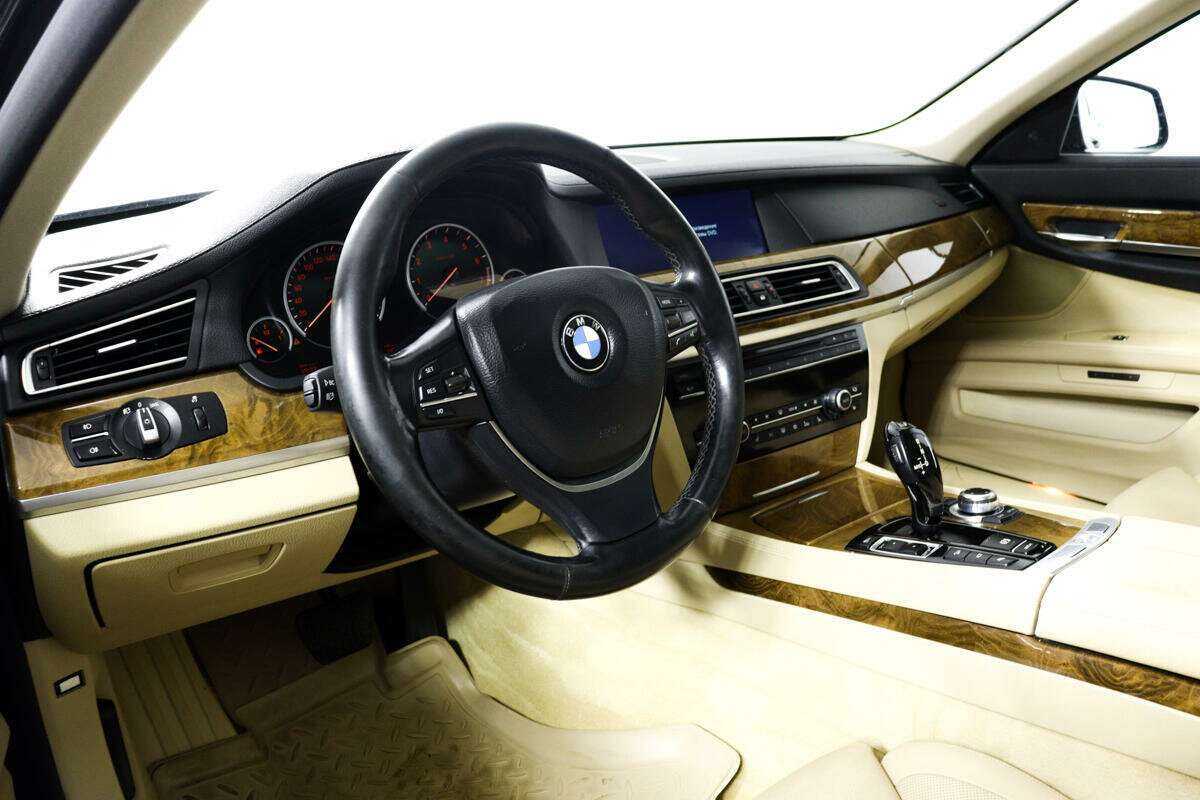 BMW 7 серии 2011 года с пробегом. Фото: #11