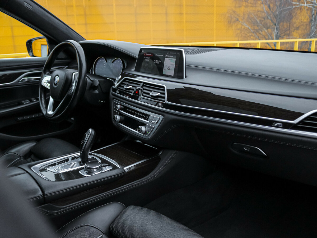 BMW 7 серии 2017 года с пробегом. Фото: #6