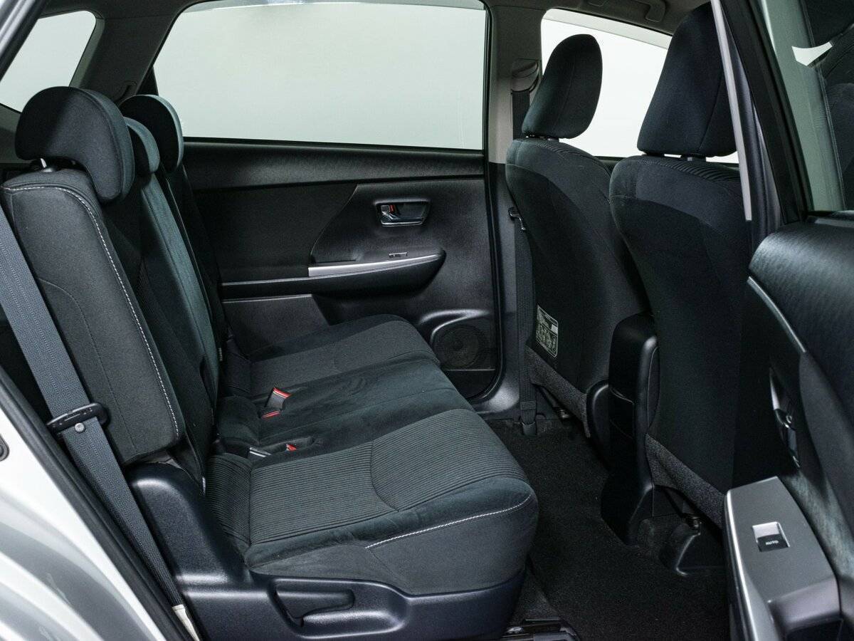 Toyota Prius Alpha 2017 года с пробегом. Фото: #11