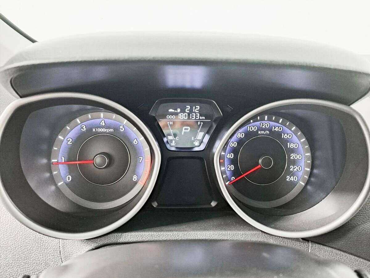 Hyundai Avante 2011 года с пробегом. Фото: #8