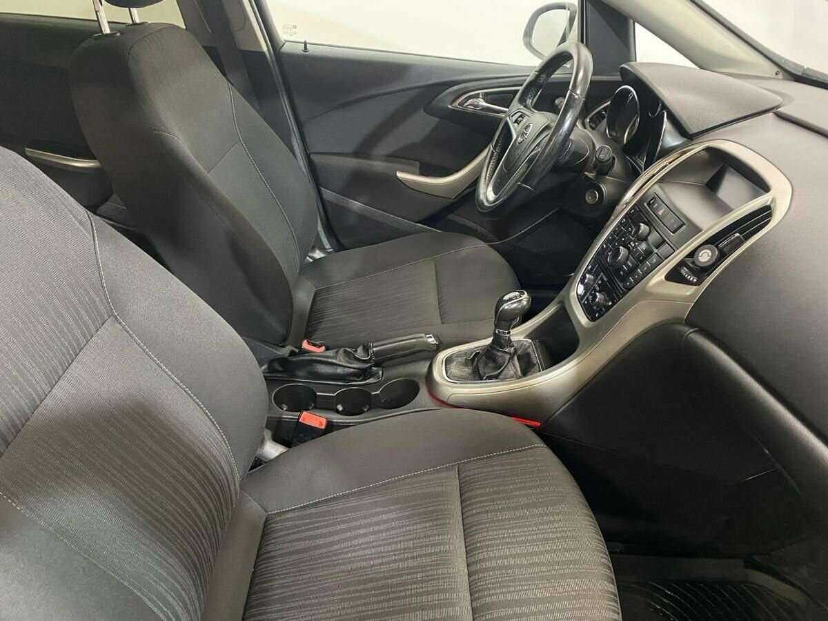 Opel Astra 2010 года с пробегом. Фото: #9