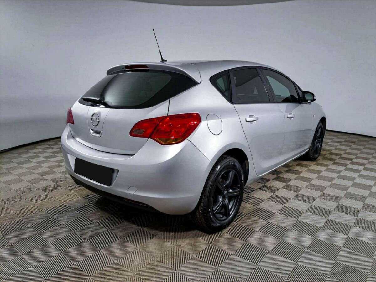 Opel Astra 2011 года с пробегом. Фото: #3