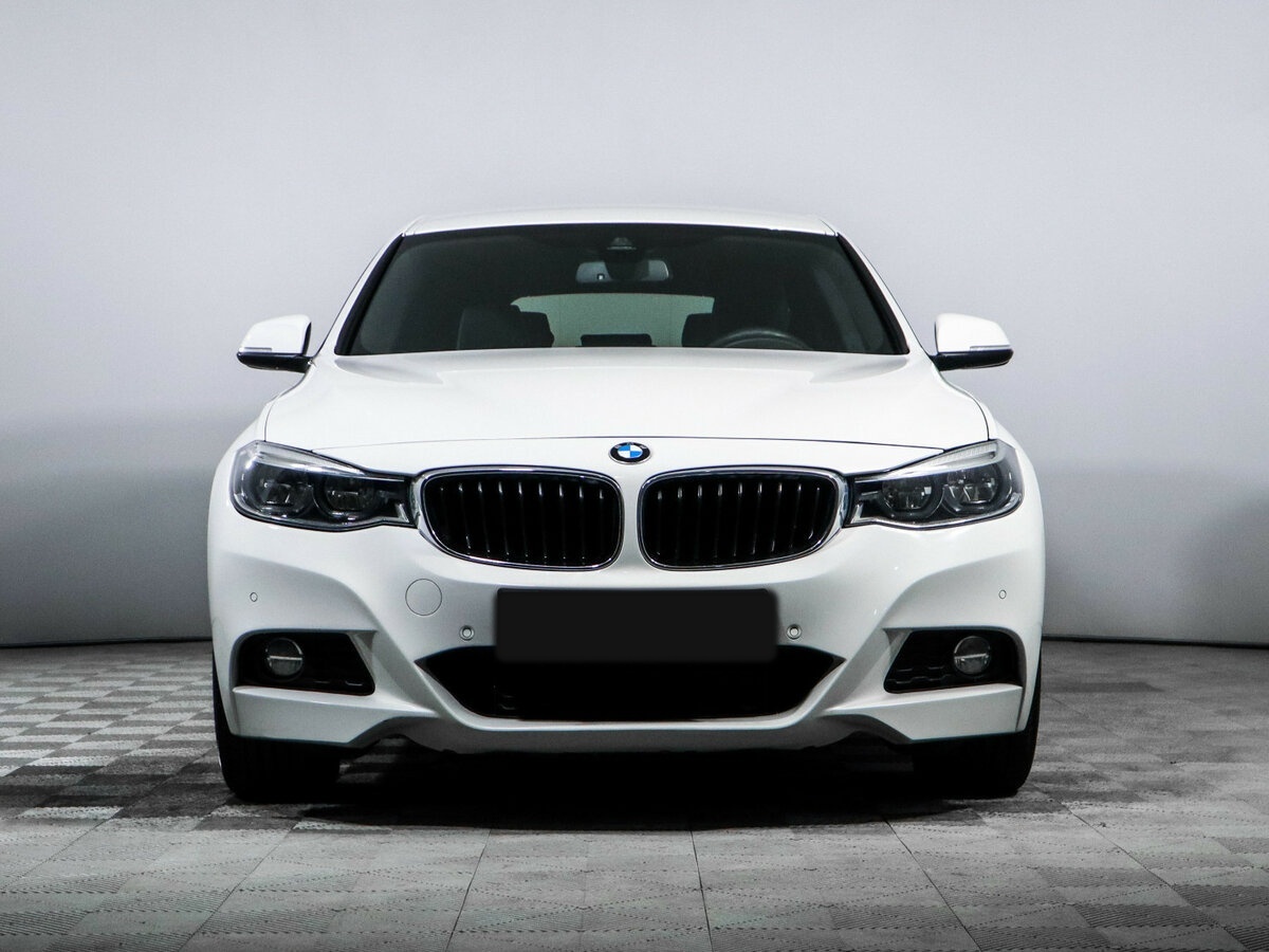 BMW 3 серии 2018 года с пробегом. Фото: #1