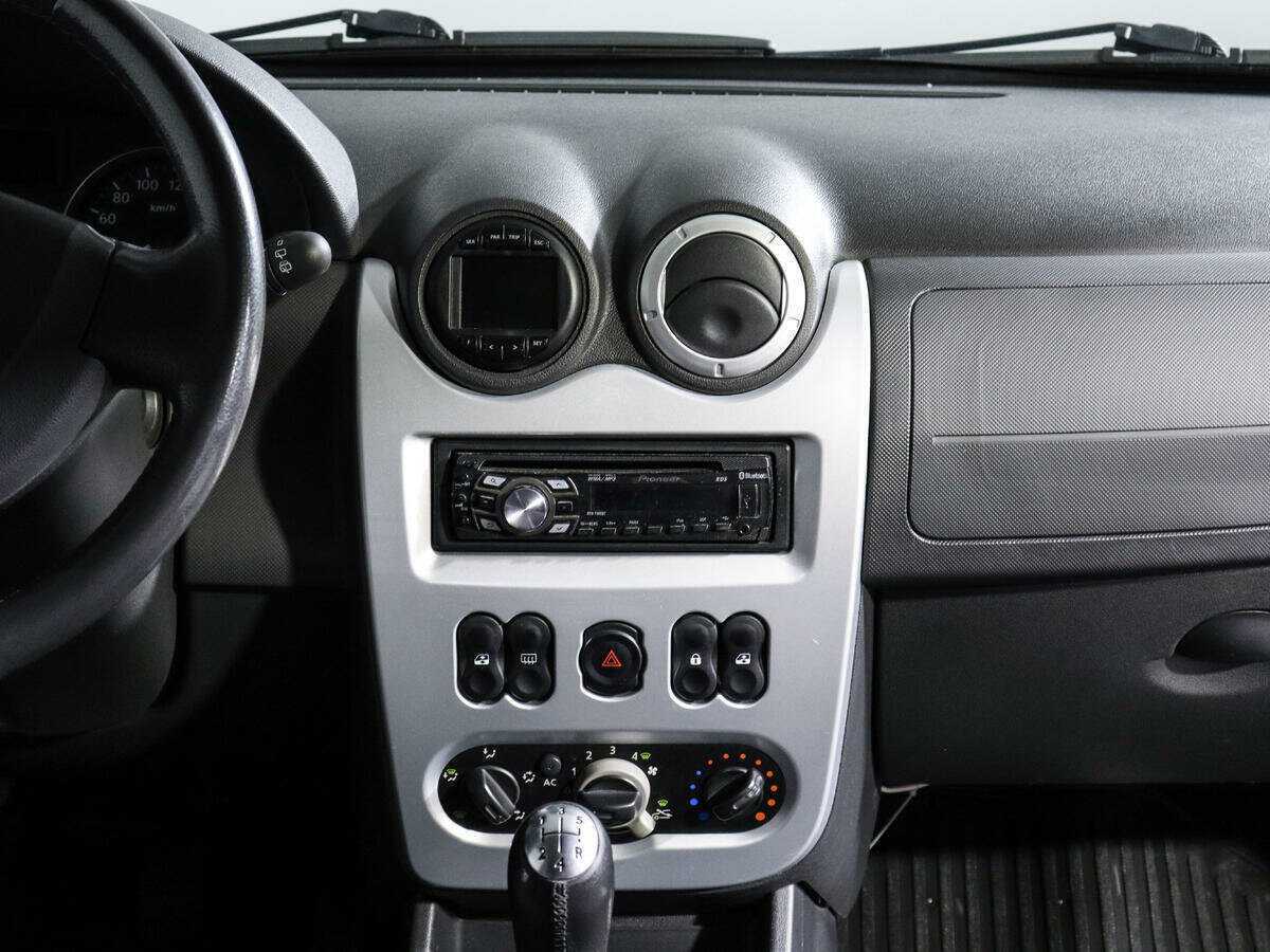 Renault Sandero 2011 года с пробегом. Фото: #12