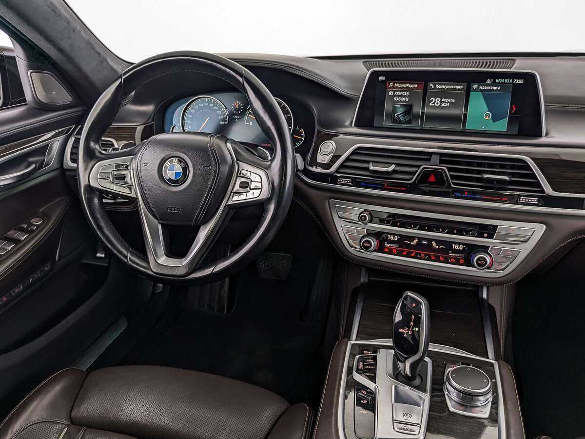 BMW 7 серии 2017 года с пробегом. Фото: #15