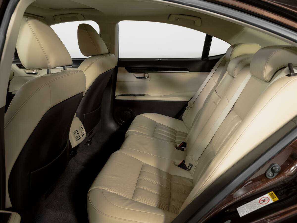Lexus ES 2015 года с пробегом. Фото: #9