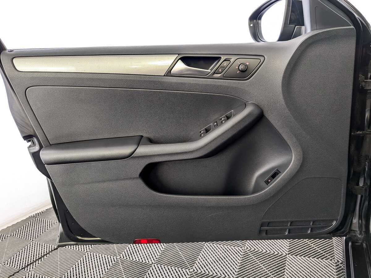 Volkswagen Jetta 2015 года с пробегом. Фото: #14