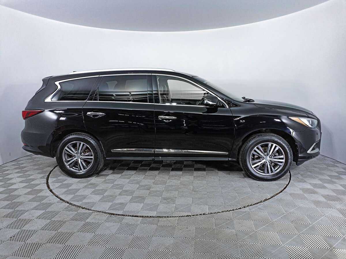 Infiniti QX60 2018 года с пробегом. Фото: #3