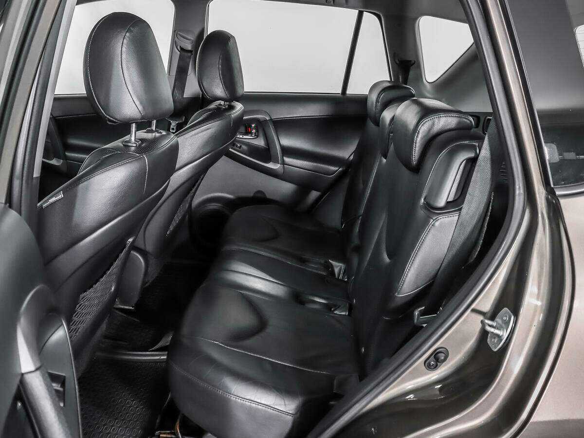 Toyota RAV4 2011 года с пробегом. Фото: #11