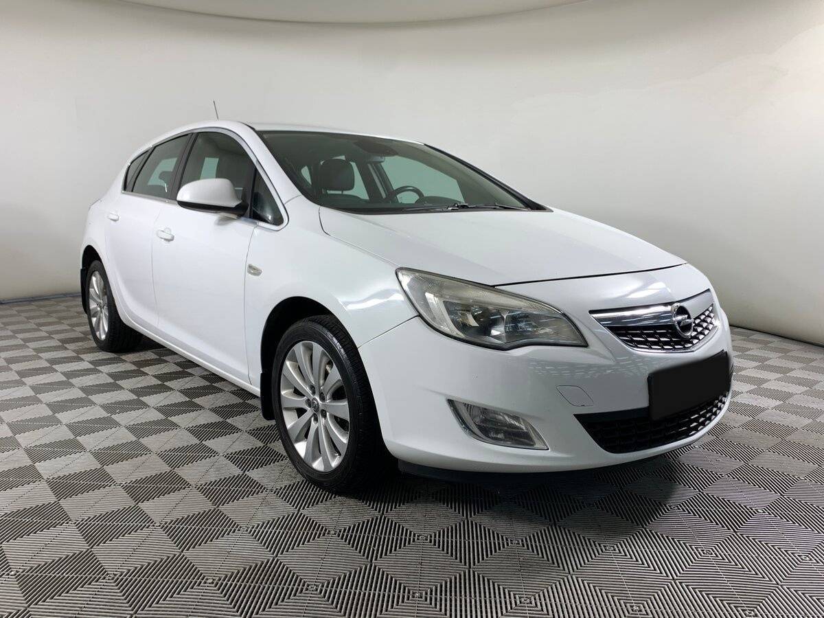 Opel Astra 2011 года с пробегом. Фото: #2