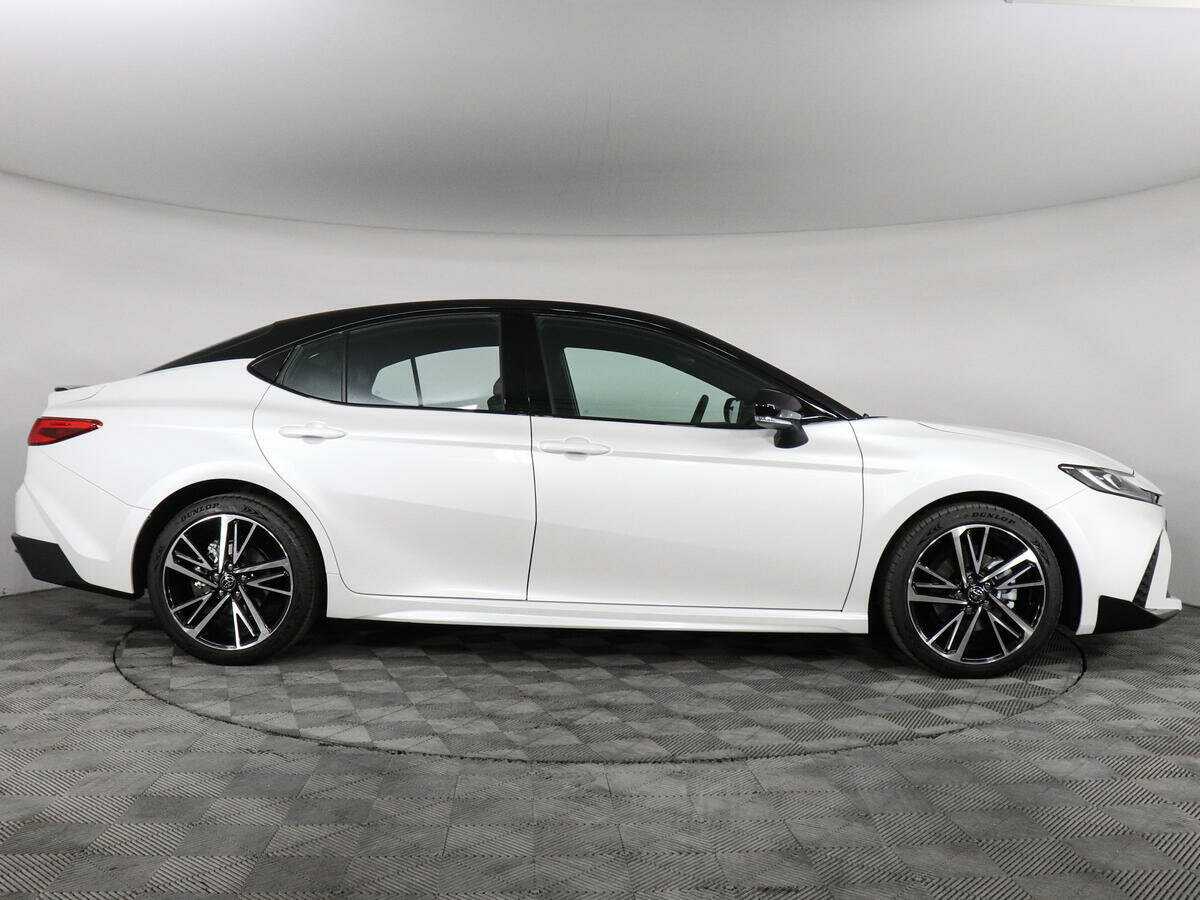 Toyota Camry 2024 года с пробегом. Фото: #3