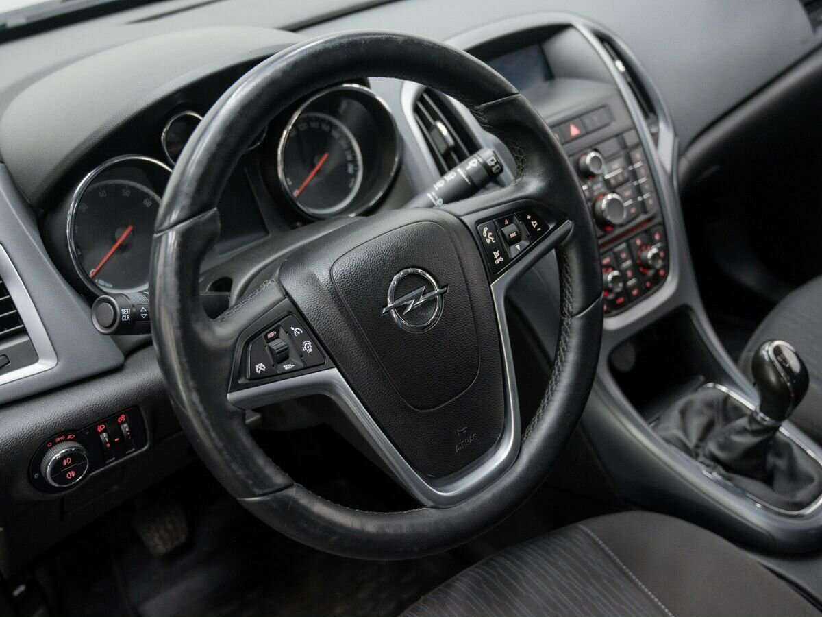 Opel Astra 2013 года с пробегом. Фото: #13