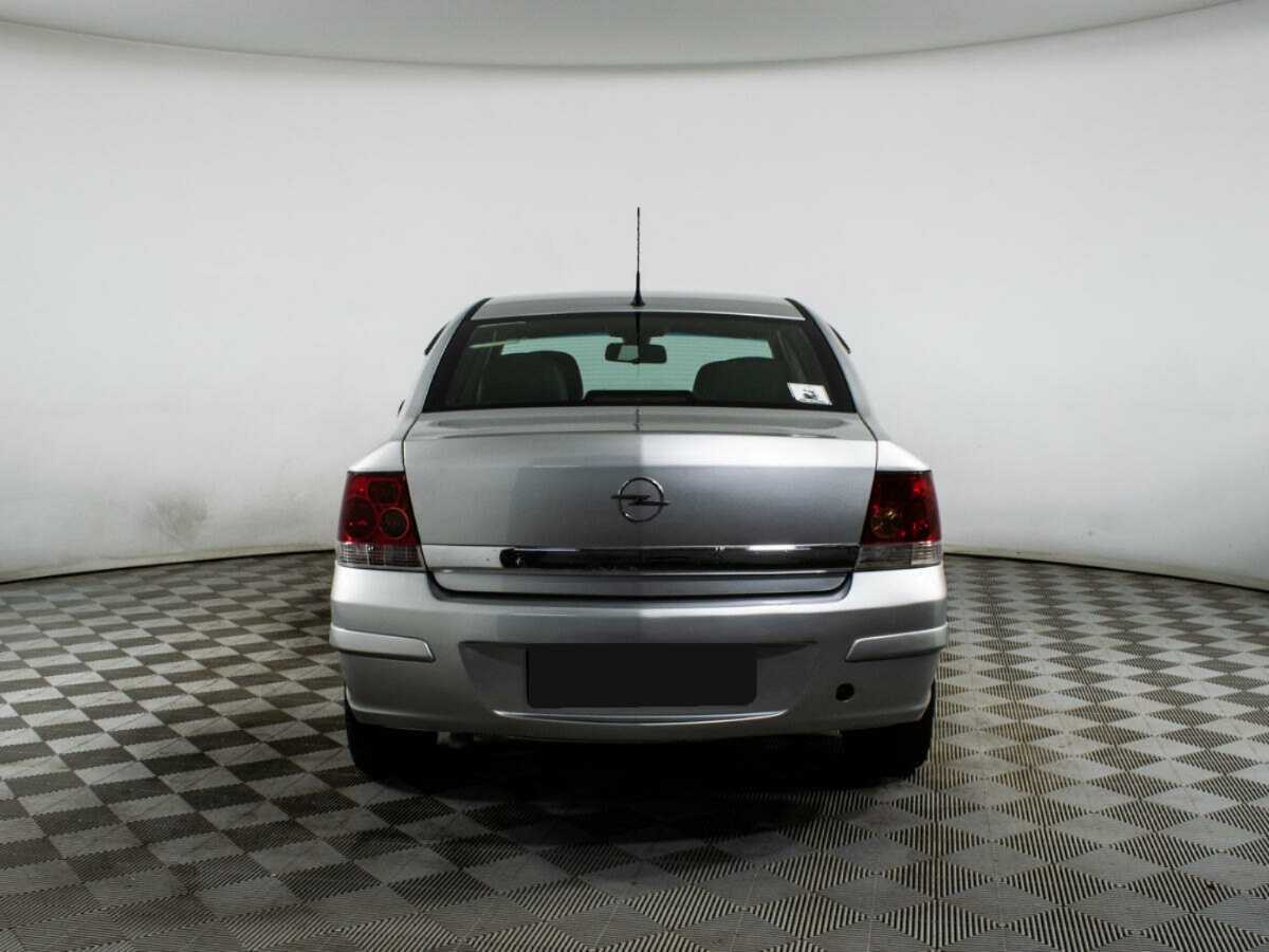 Opel Astra 2010 года с пробегом. Фото: #5