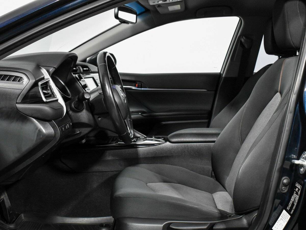 Toyota Camry 2019 года с пробегом. Фото: #8