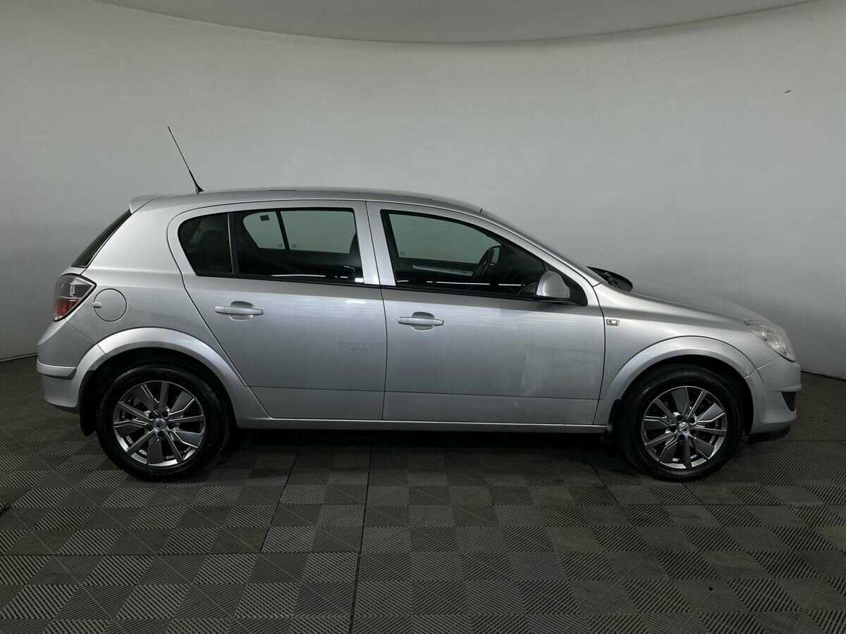 Opel Astra 2010 года с пробегом. Фото: #3