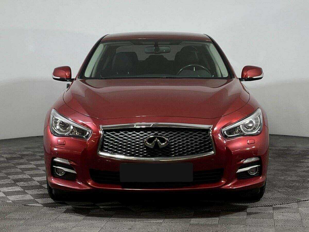 Infiniti Q50 2015 года с пробегом. Фото: #1