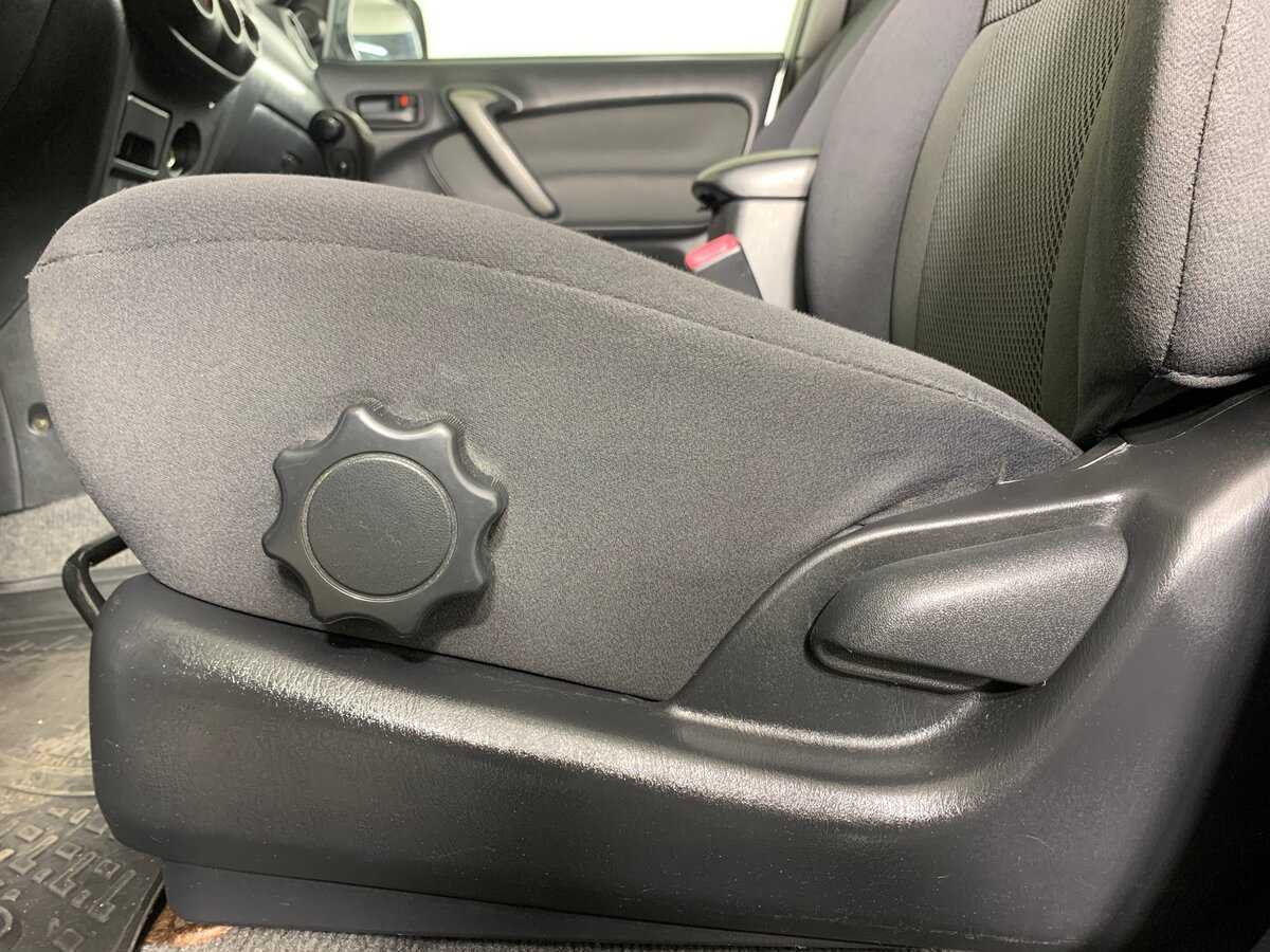 Toyota RAV4 2004 года с пробегом. Фото: #16