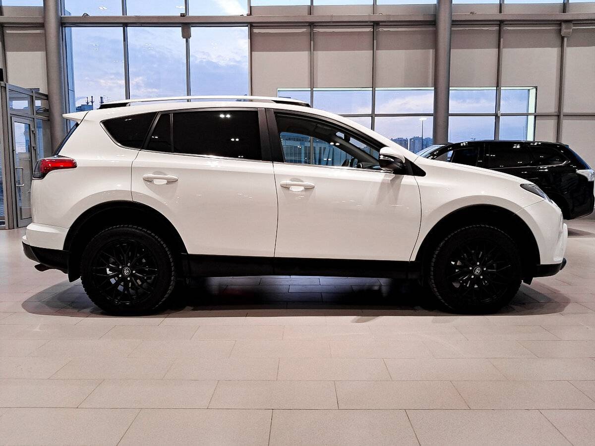 Toyota RAV4 2016 года с пробегом. Фото: #3