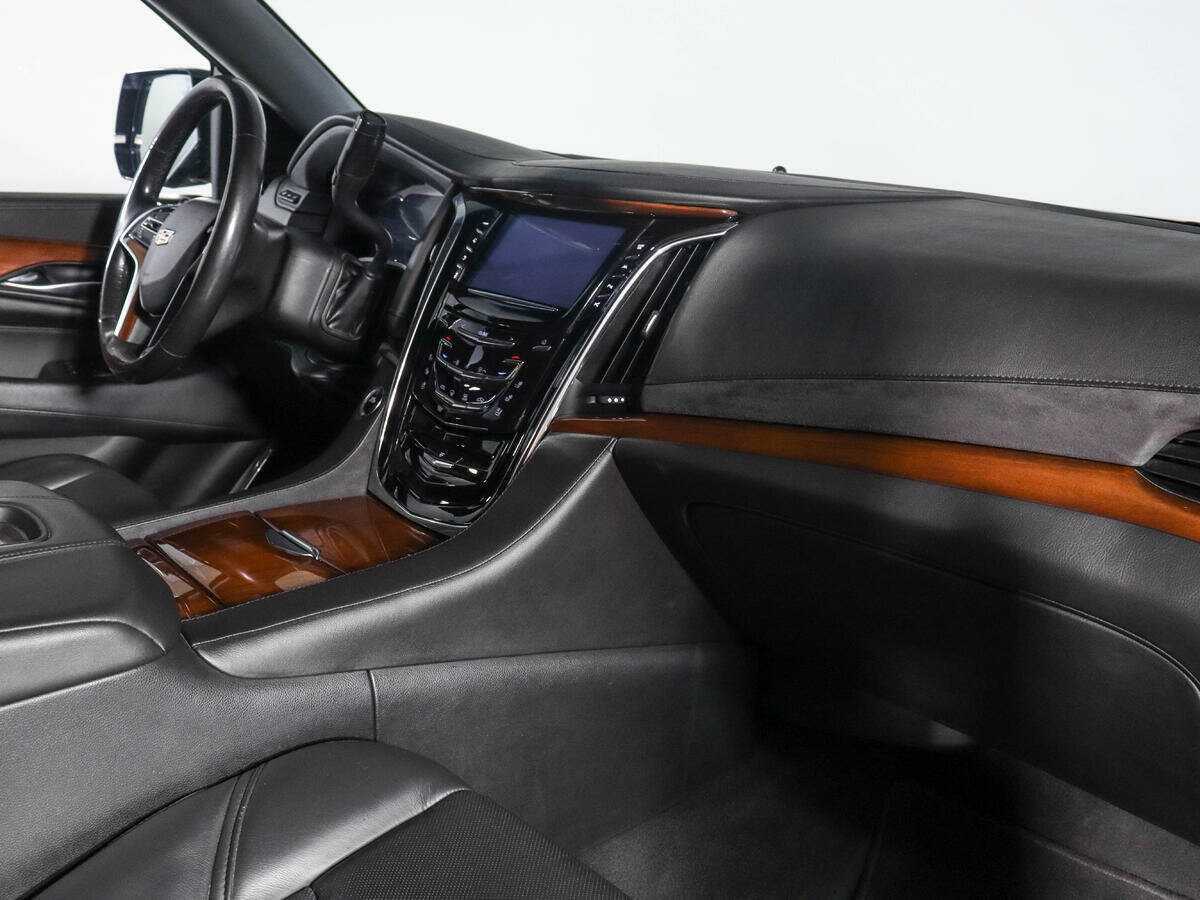 Cadillac Escalade 2018 года с пробегом. Фото: #6
