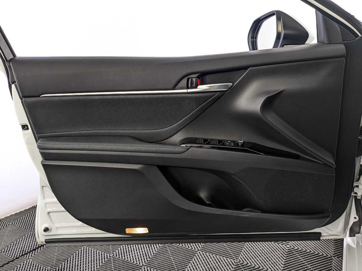 Toyota Camry 2023 года с пробегом. Фото: #14