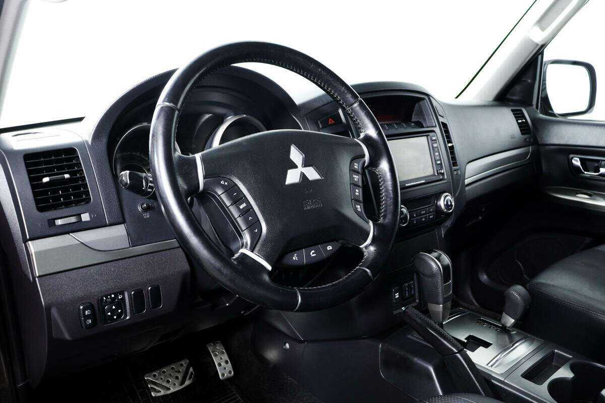 Mitsubishi Pajero 2011 года с пробегом. Фото: #11