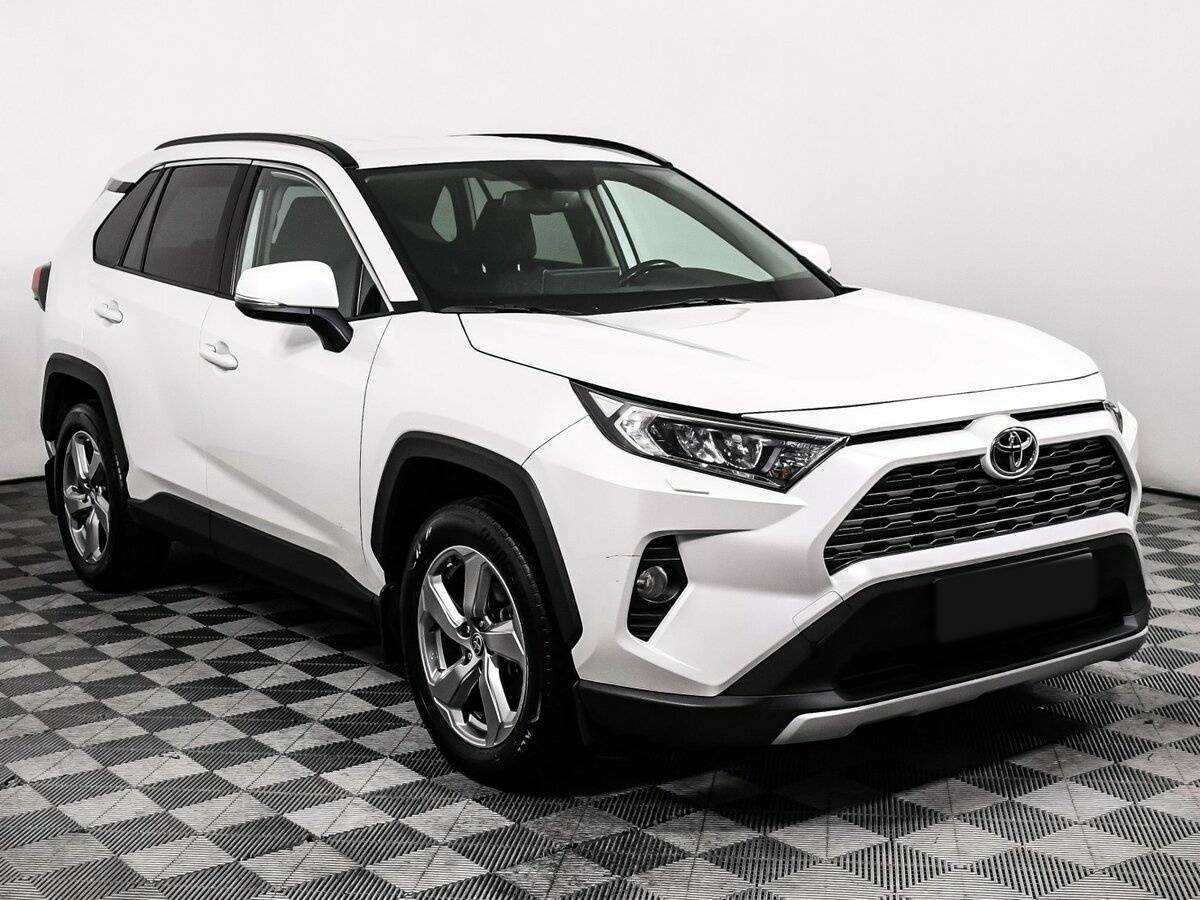 Toyota RAV4 2021 года с пробегом. Фото: #2
