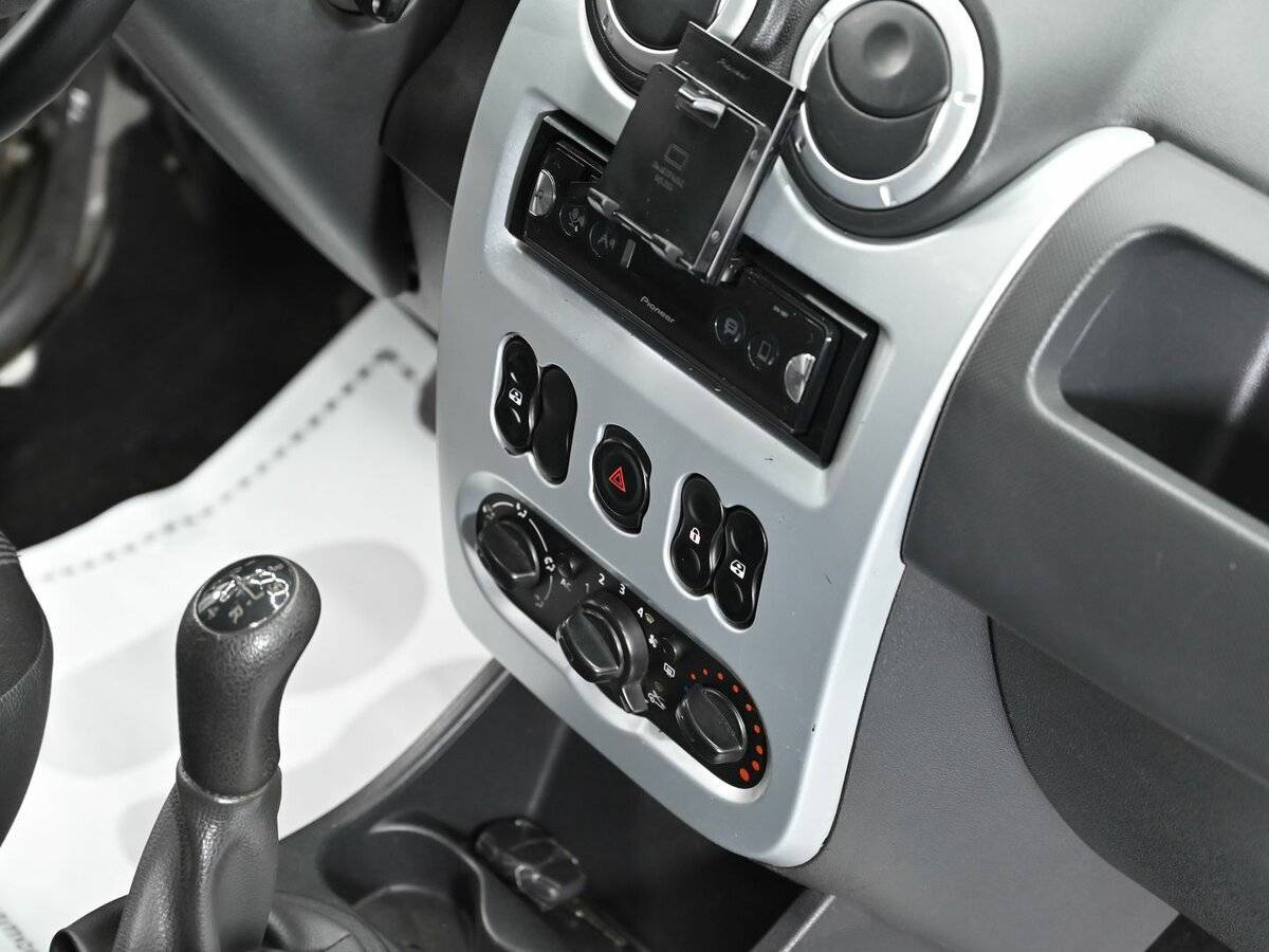 Renault Logan 2013 года с пробегом. Фото: #9