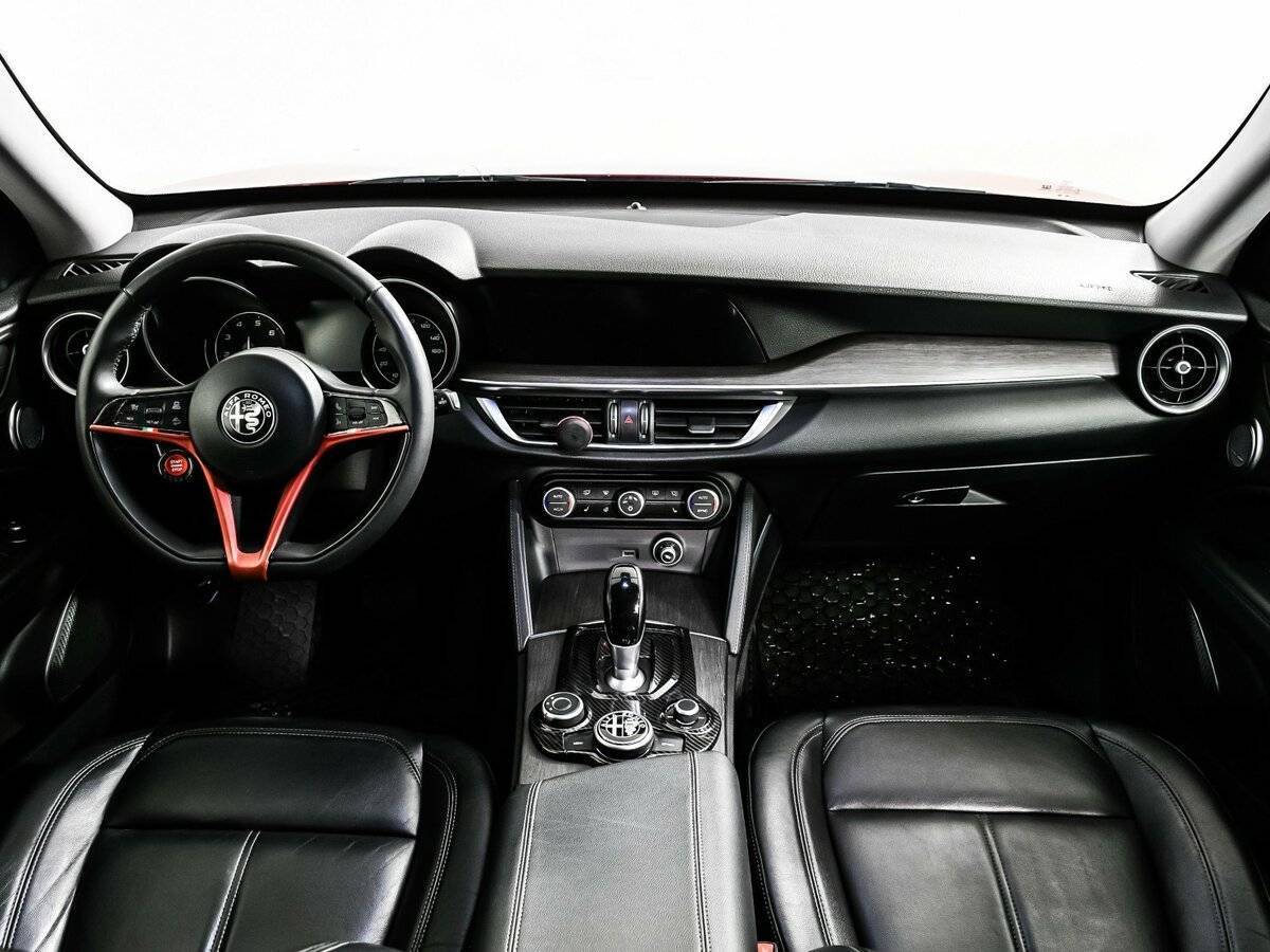 Alfa Romeo Stelvio 2017 года с пробегом. Фото: #10