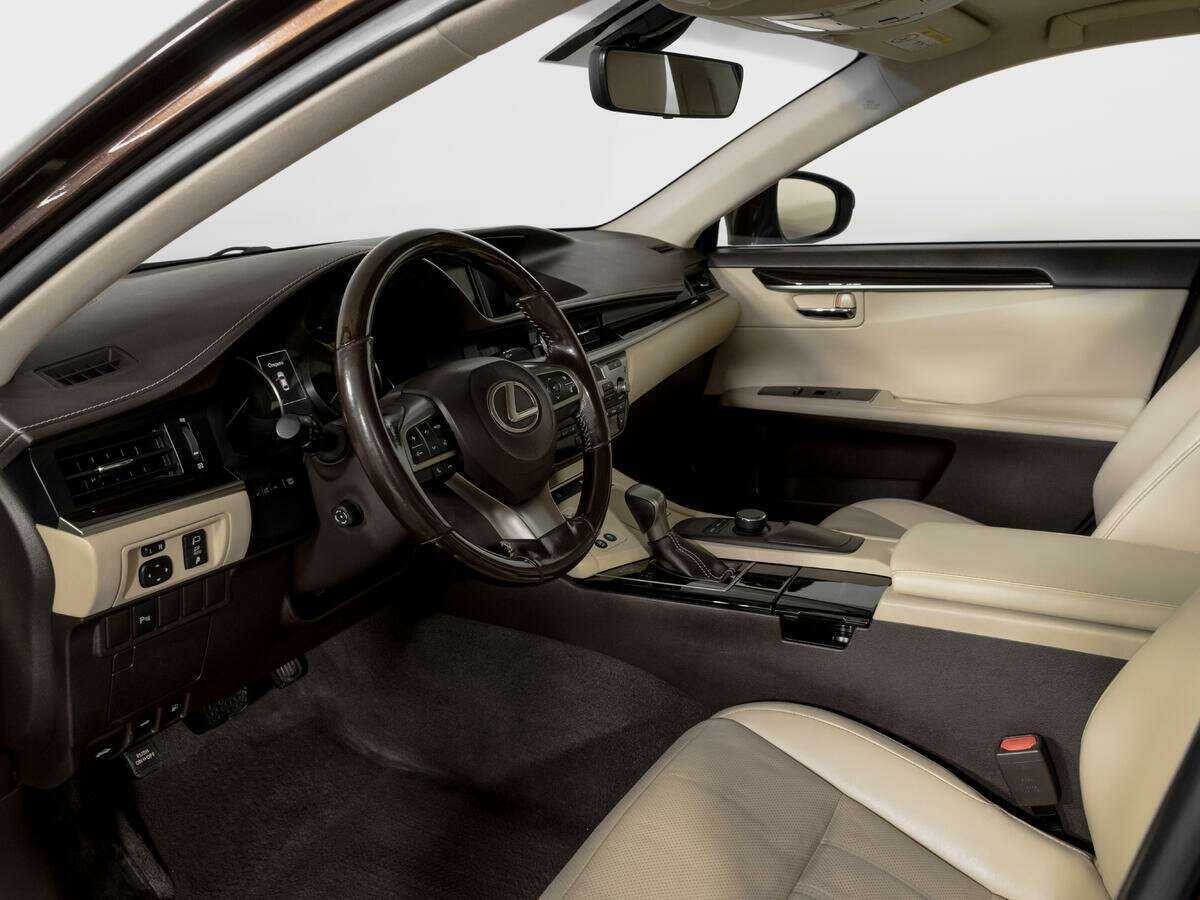 Lexus ES 2015 года с пробегом. Фото: #15