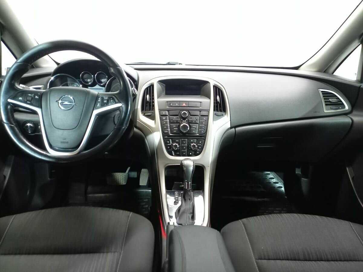 Opel Astra 2010 года с пробегом. Фото: #8