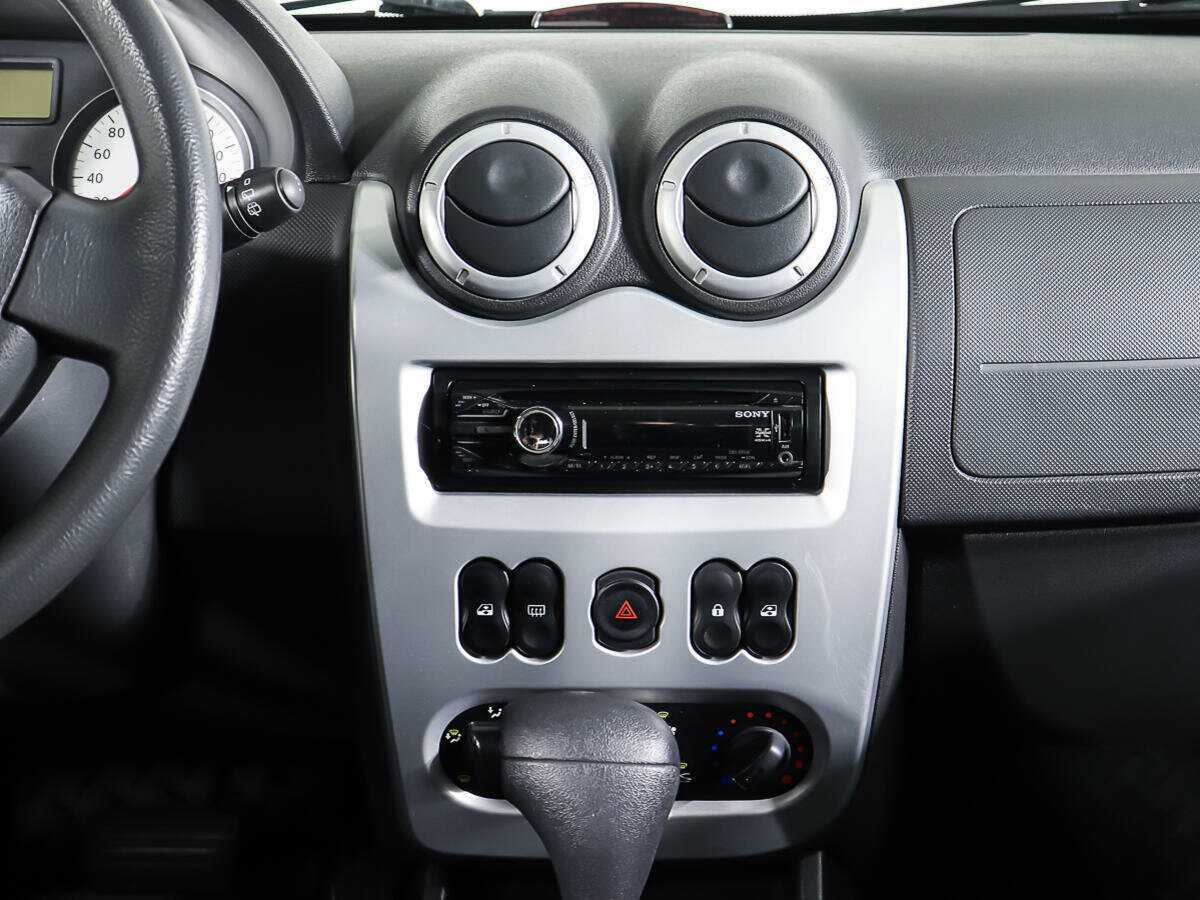 Renault Sandero 2011 года с пробегом. Фото: #11