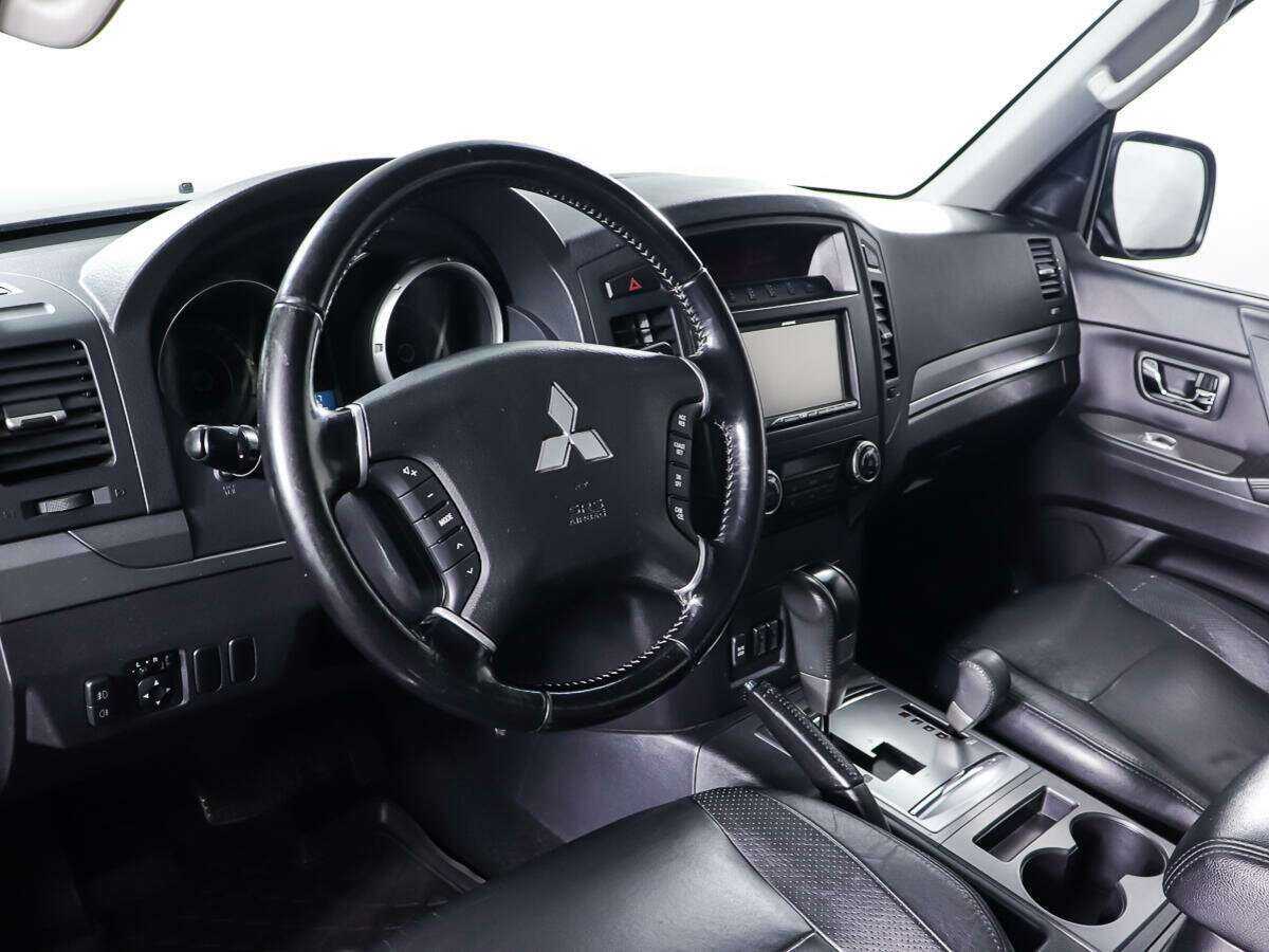 Mitsubishi Pajero 2010 года с пробегом. Фото: #12