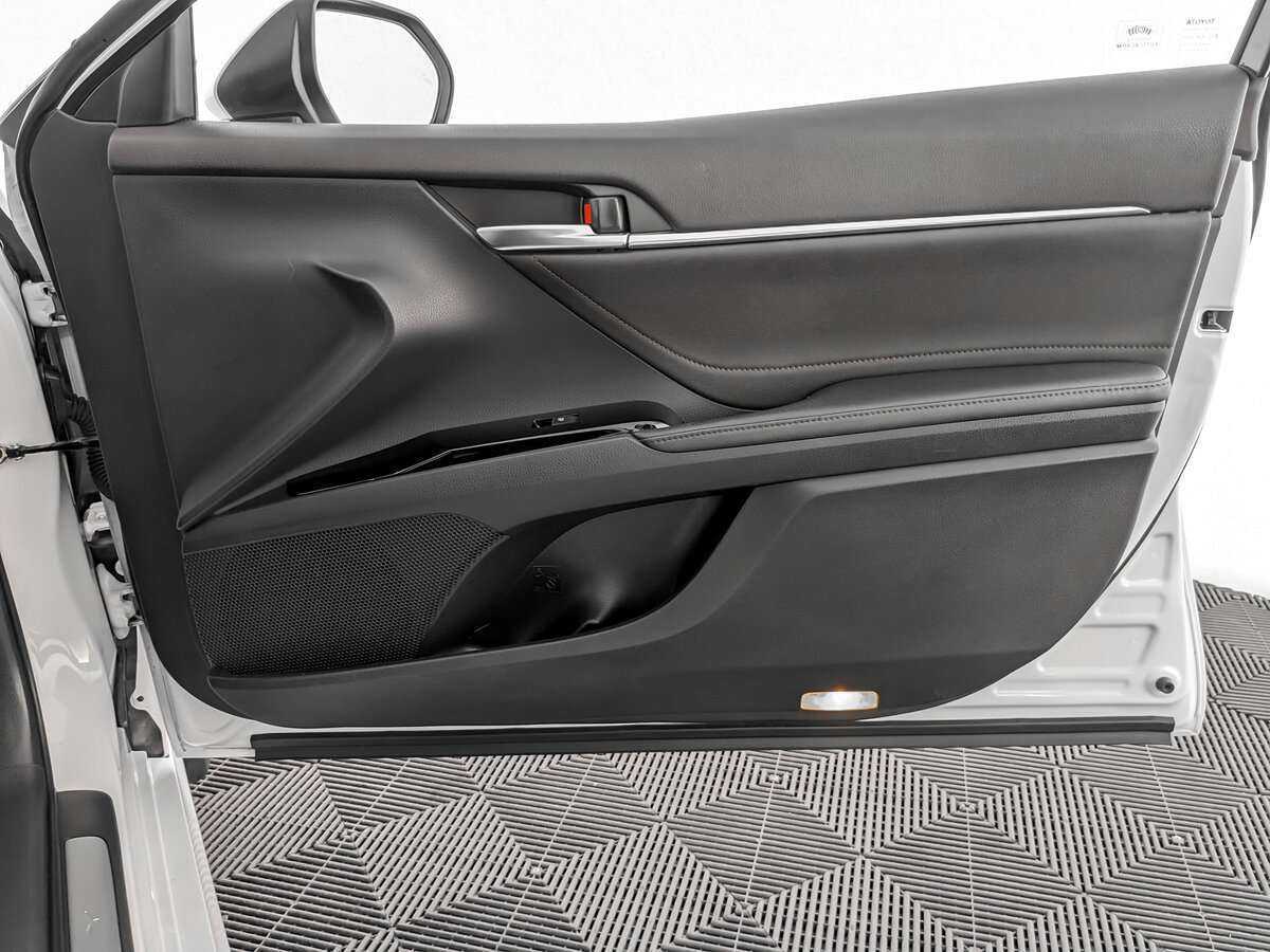 Toyota Camry 2021 года с пробегом. Фото: #19