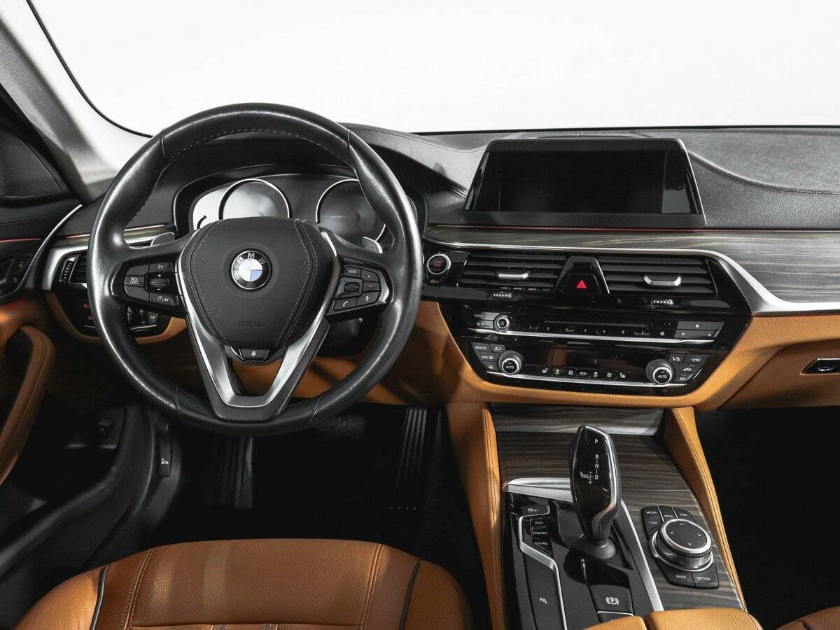 BMW 5 серии 2018 года с пробегом. Фото: #11