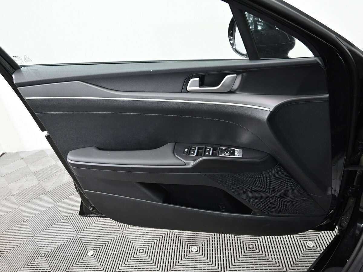 Kia K5 2023 года с пробегом. Фото: #4