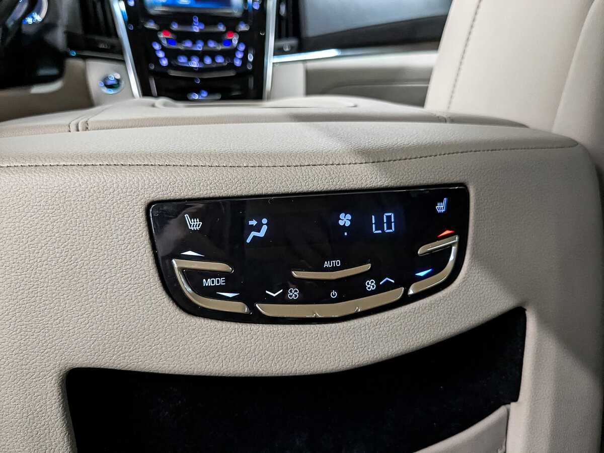 Cadillac Escalade 2019 года с пробегом. Фото: #26