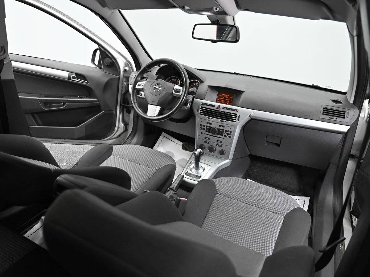 Opel Astra 2010 года с пробегом. Фото: #12