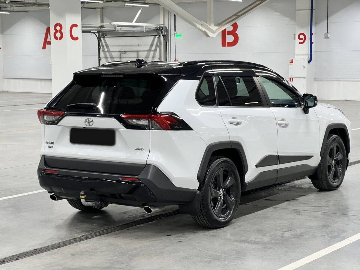 Toyota RAV4 2021 года с пробегом. Фото: #4
