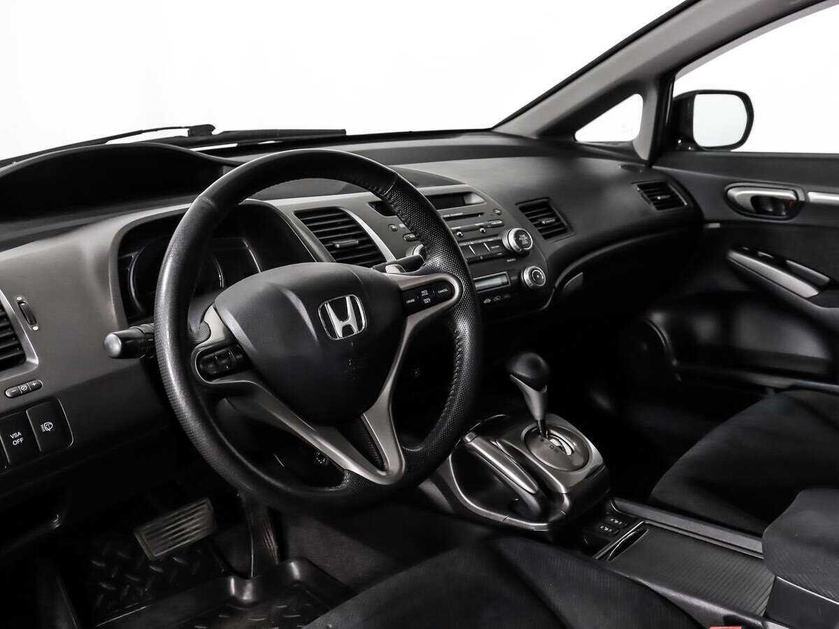 Honda Civic 2010 года с пробегом. Фото: #8