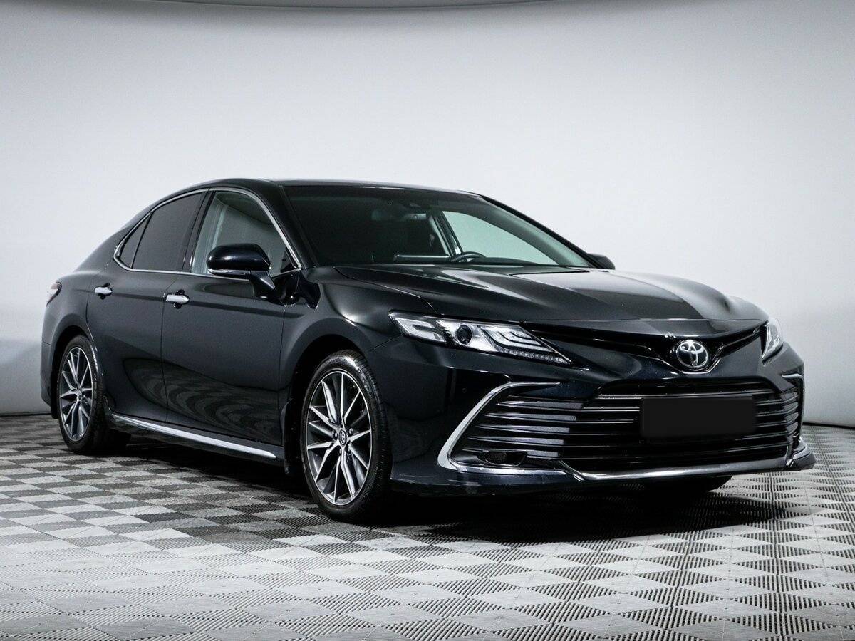 Toyota Camry 2023 года с пробегом. Фото: #2