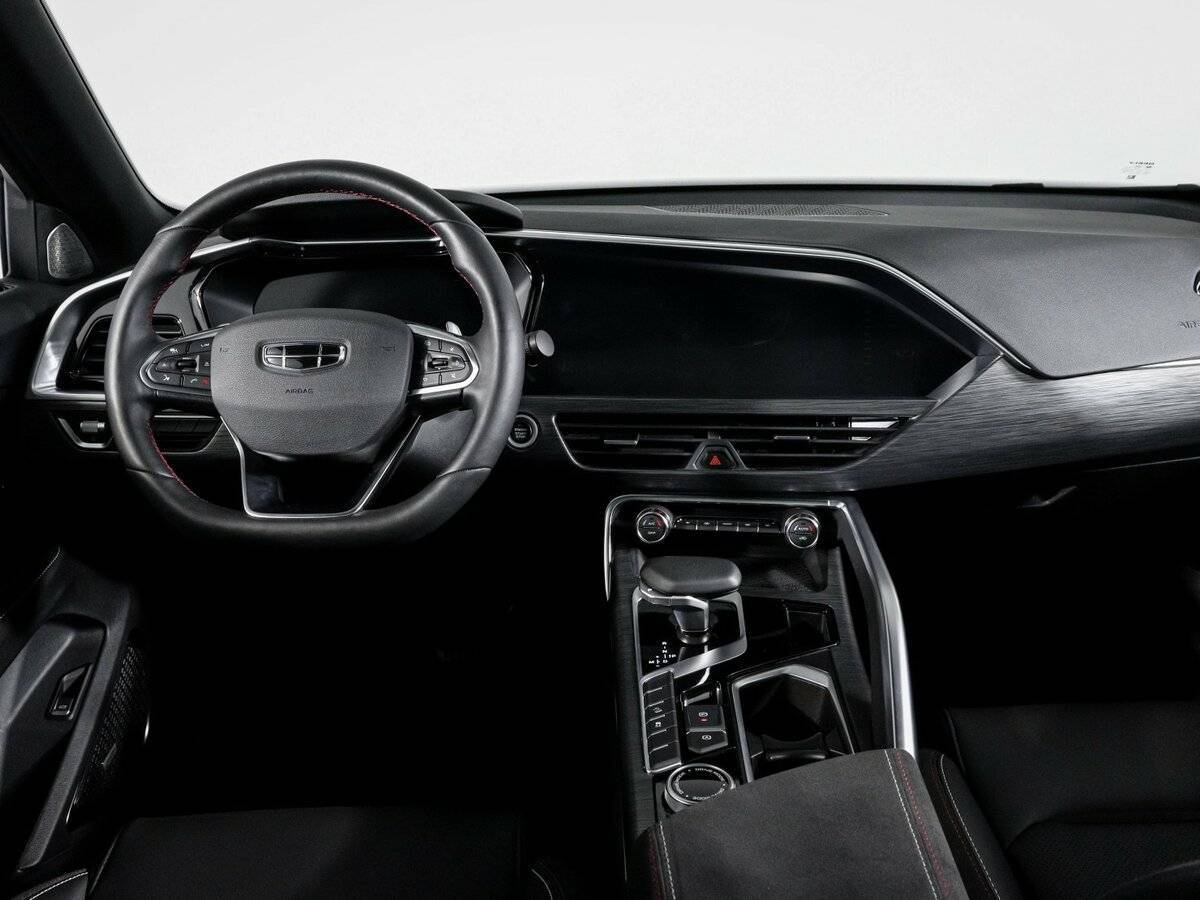 Geely Tugella 2024 года с пробегом. Фото: #11