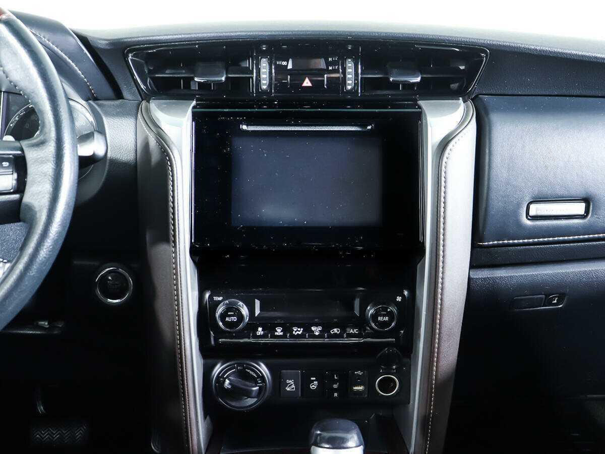 Toyota Fortuner 2018 года с пробегом. Фото: #9