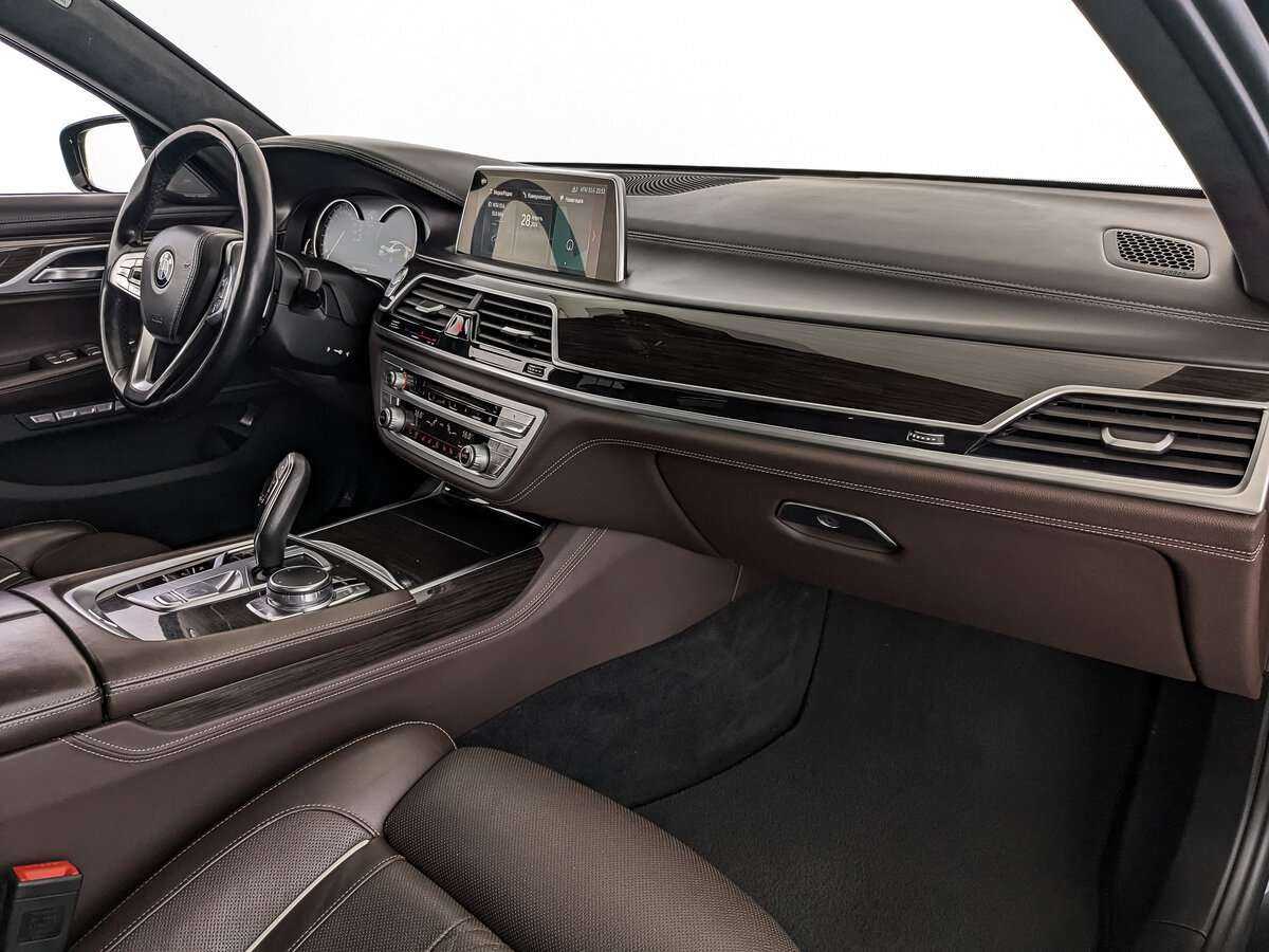 BMW 7 серии 2017 года с пробегом. Фото: #8