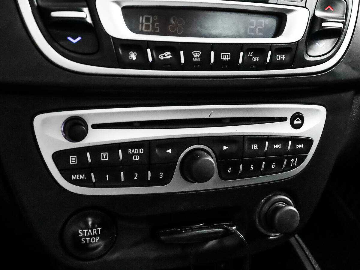 Renault Fluence 2011 года с пробегом. Фото: #13