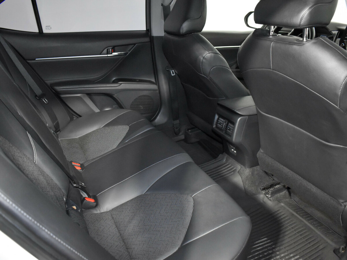 Toyota Camry 2022 года с пробегом. Фото: #14