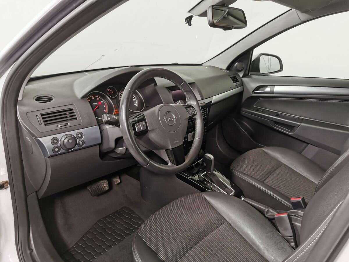 Opel Astra 2011 года с пробегом. Фото: #13