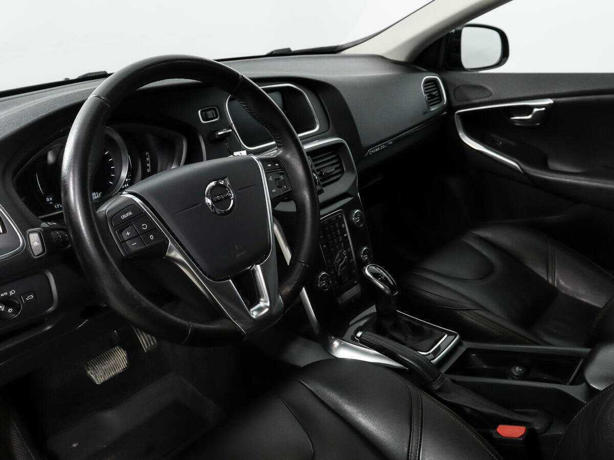 Volvo V40 Cross Country 2017 года с пробегом. Фото: #8