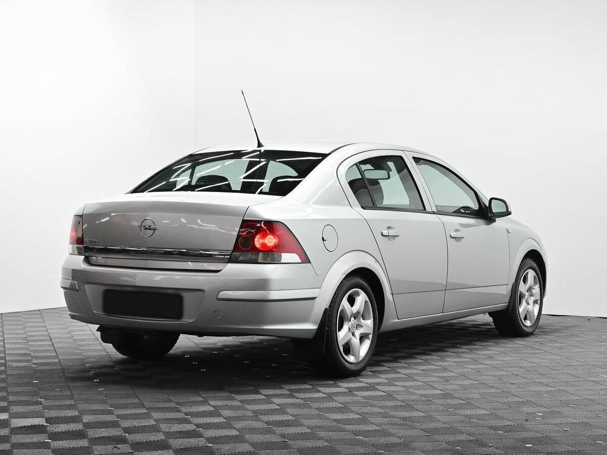 Opel Astra 2010 года с пробегом. Фото: #3