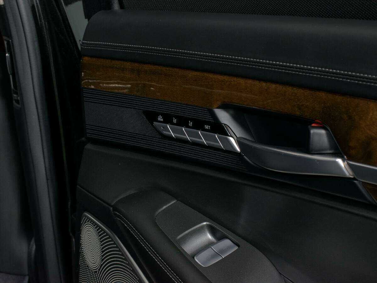Genesis G90 2017 года с пробегом. Фото: #17
