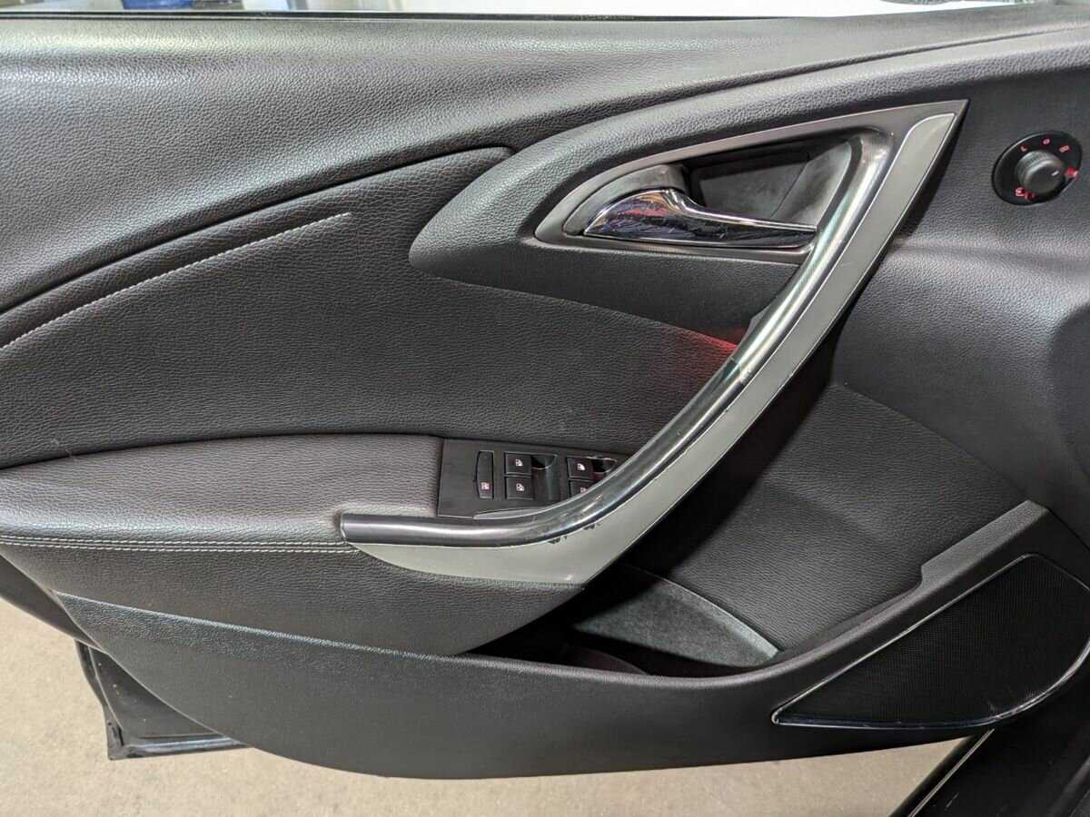 Opel Astra 2011 года с пробегом. Фото: #14